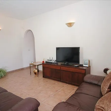 Holiday home Bungalow Sleeps 4 *