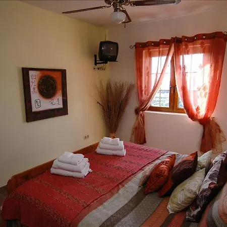 Bungalow Sleeps 4 Holiday home