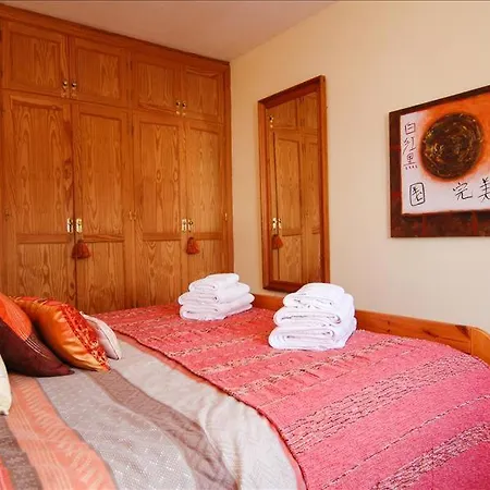 Bungalow Sleeps 4 *